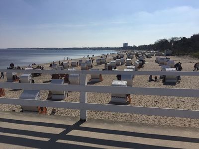 strand-mit-strandkoerben.jpg